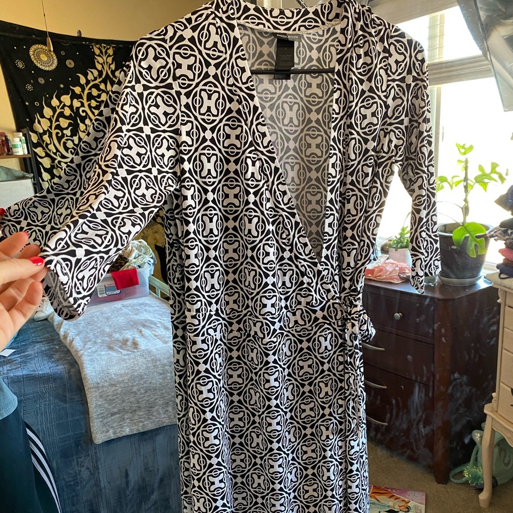Patterned wrap midi dress